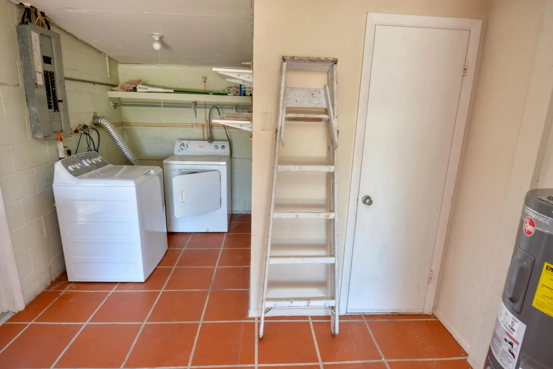 Photo of 2359 NW Sunset Boulevard