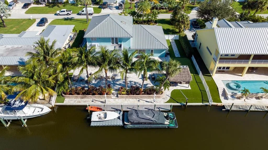 Photo of 916 Dolphin Drive