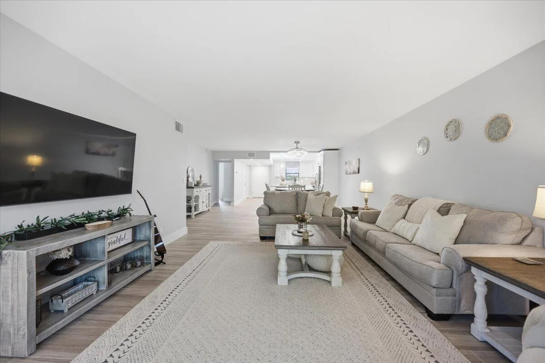 Photo of Unit 304D at 300 N HIGHWAY A1A