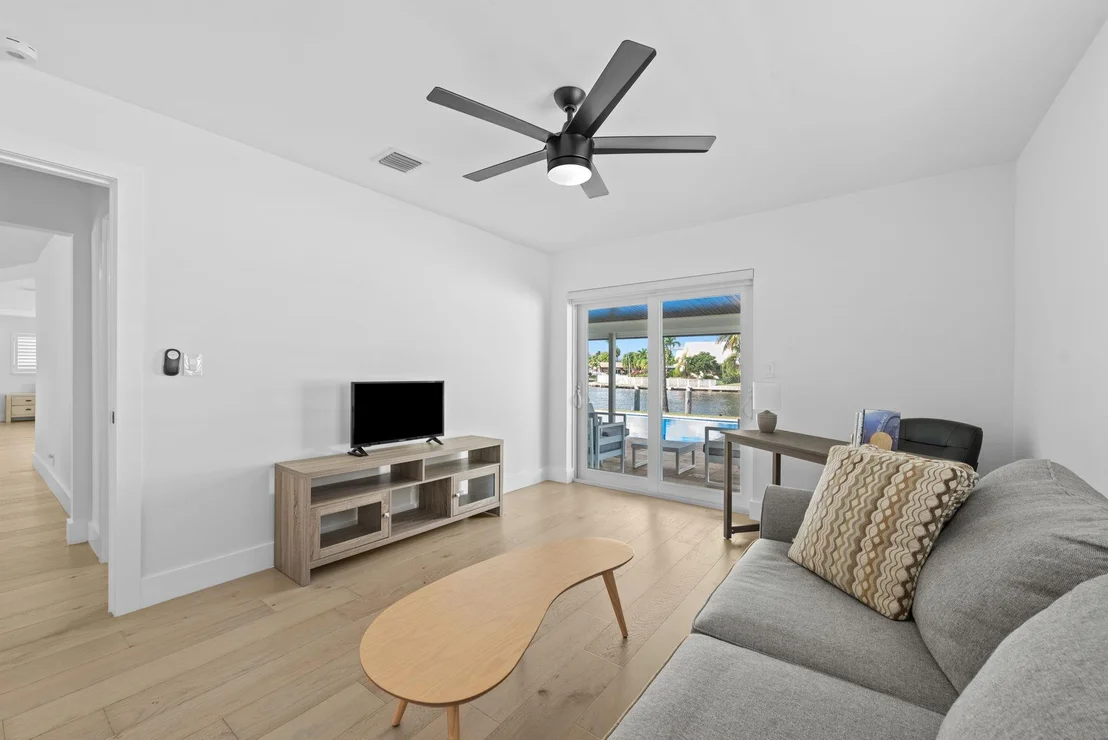 Photo of 751 SE 7th Avenue