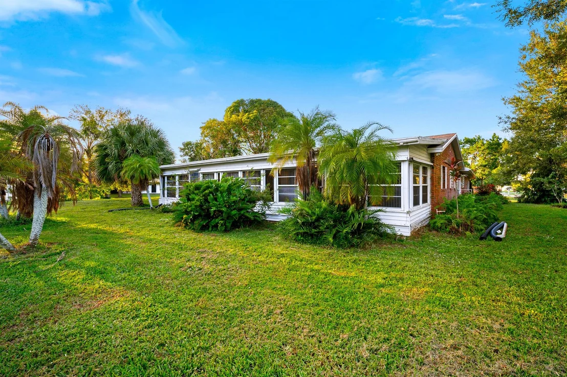 Photo of 4900 Palm Drive