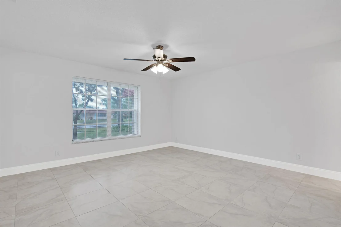 Photo of 891 Worcester Lane