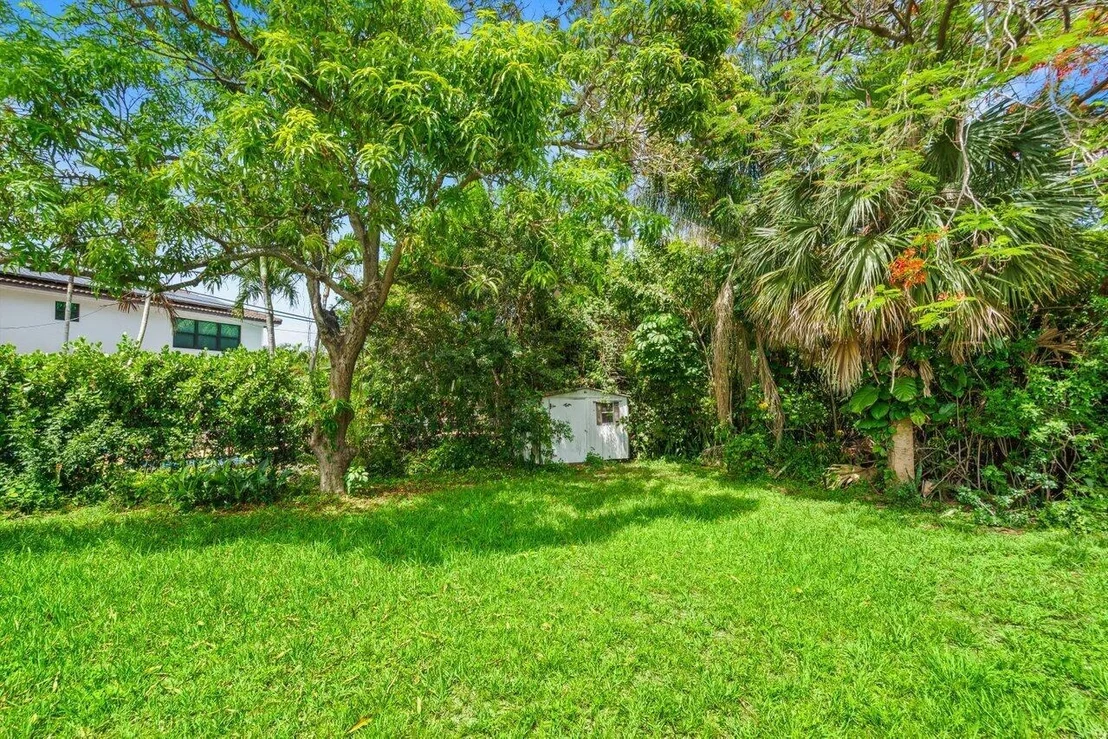 Photo of 249 NW 4th Diagonal