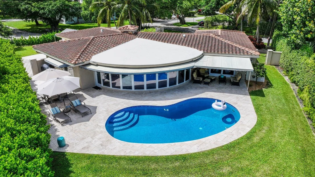 Photo of 910 Banyan Drive
