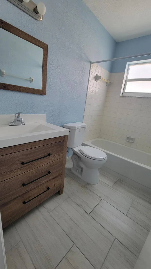 Photo of 1096 Manor Drive