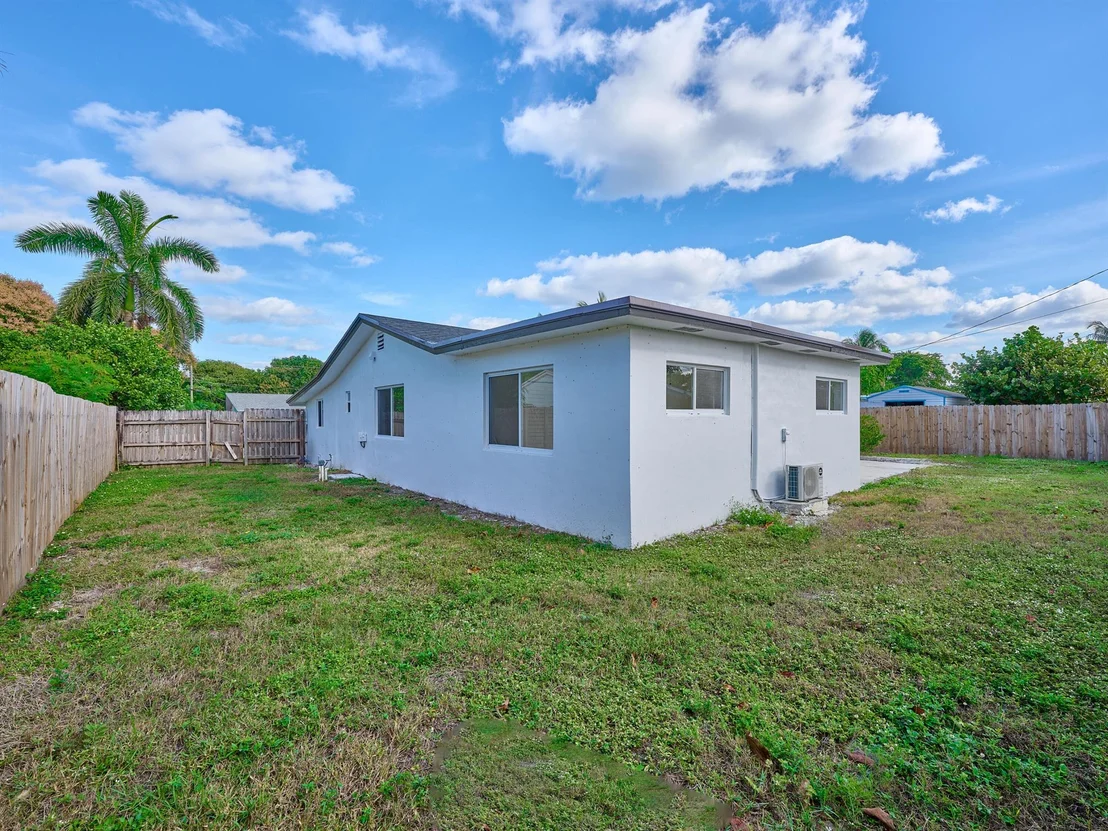 Photo of 168 SE 27th Place