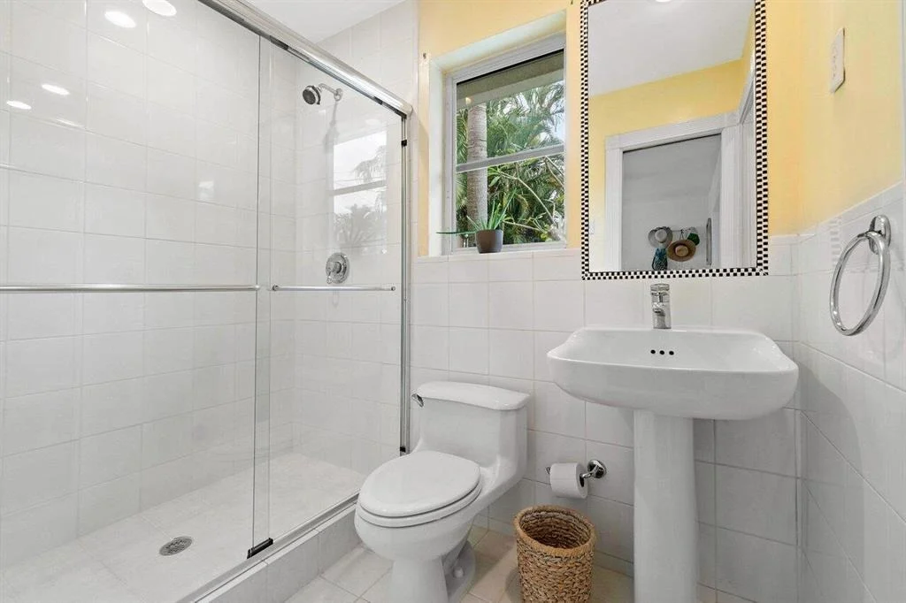 Photo of 827 NW 6th Drive
