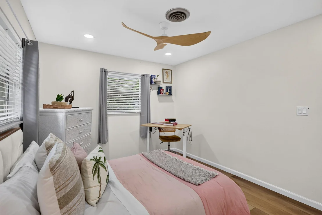Photo of 902 SE OCEAN Avenue