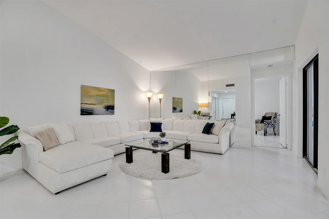 Photo of 2183 Montpeliar