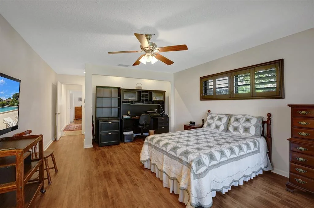 Photo of Unit B at 4761 Greentree Crescent