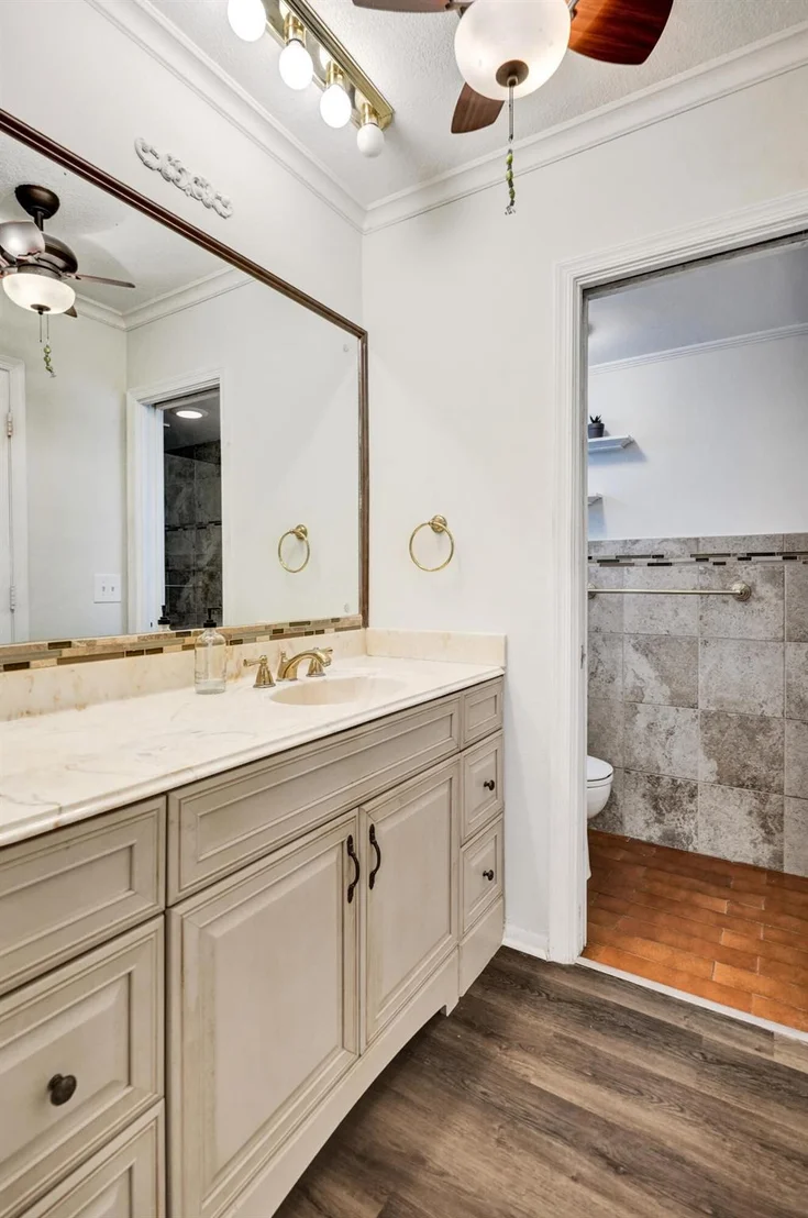 Photo of 607 SE 7th Avenue