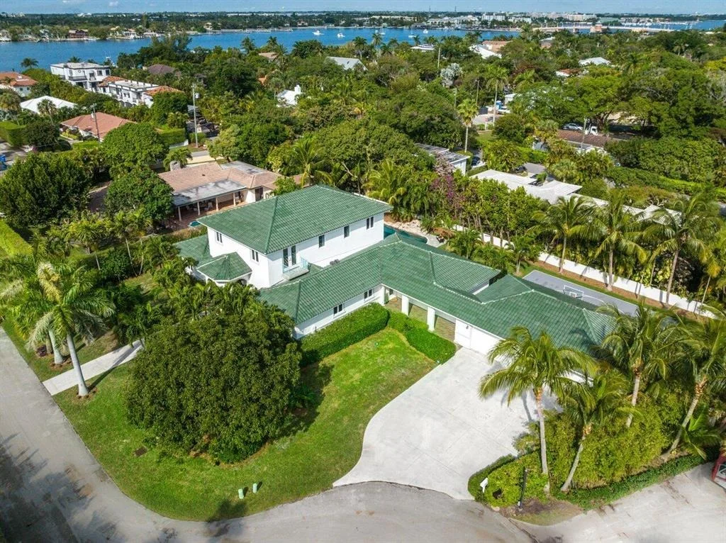Photo of 804 Marbella Lane E