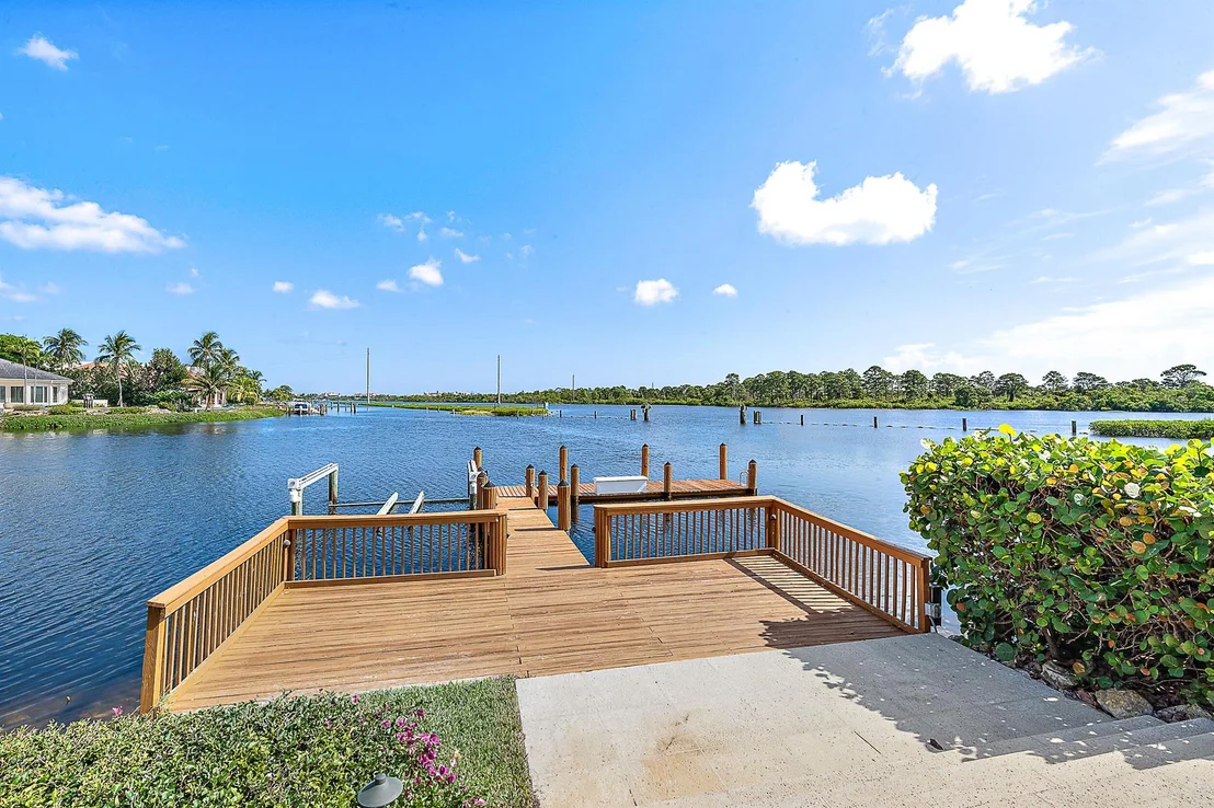 Photo of 231 Commodore Drive