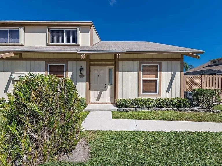 Photo of 211 Maplecrest Circle