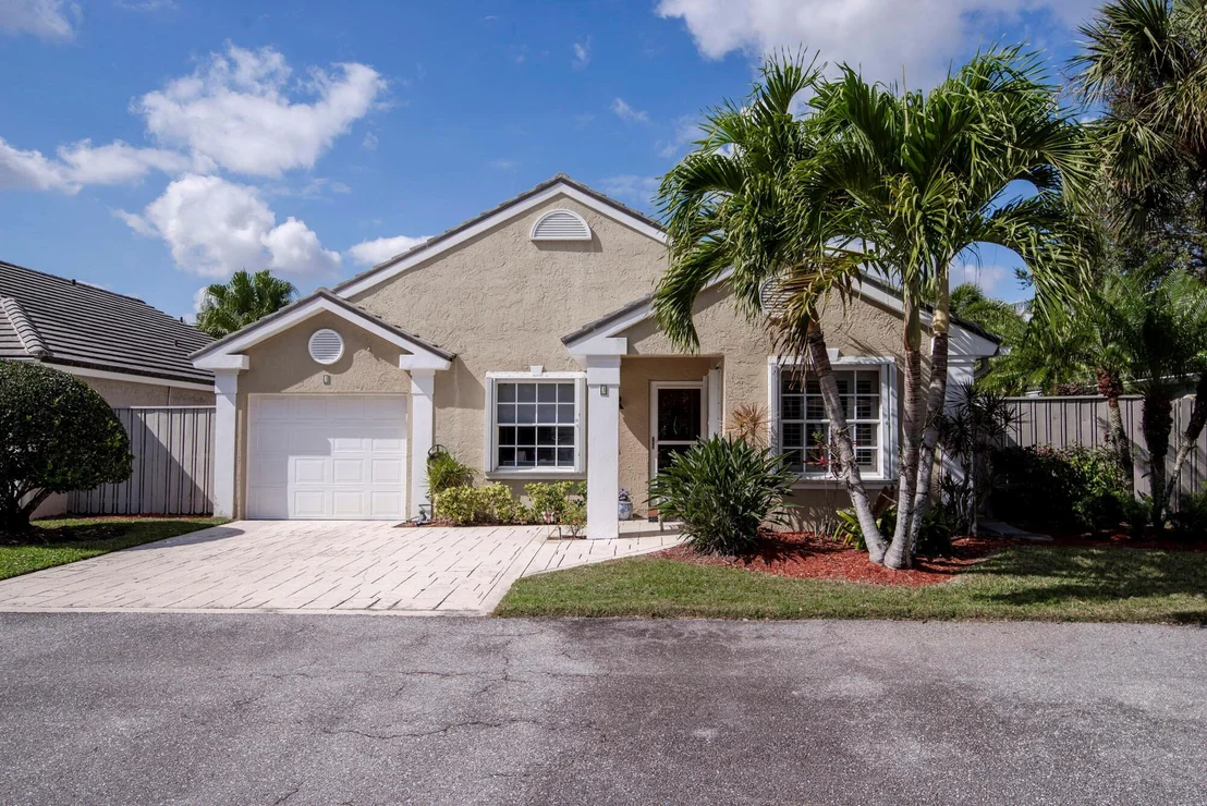 Photo of 3 Commanders Drive