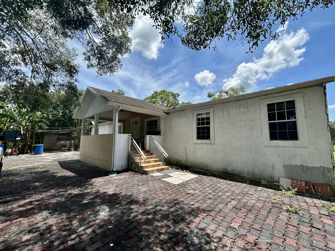 Photo of 10810 NW 8th Avenue