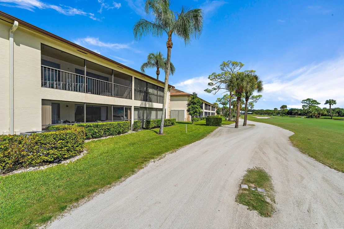 Photo of Unit B at 1201 Pinecrest Circle