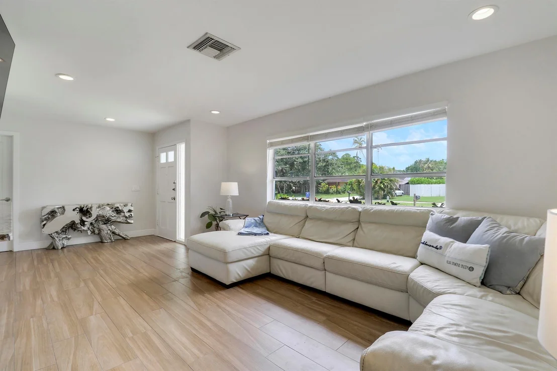 Photo of 612 Oak Ter Terrace