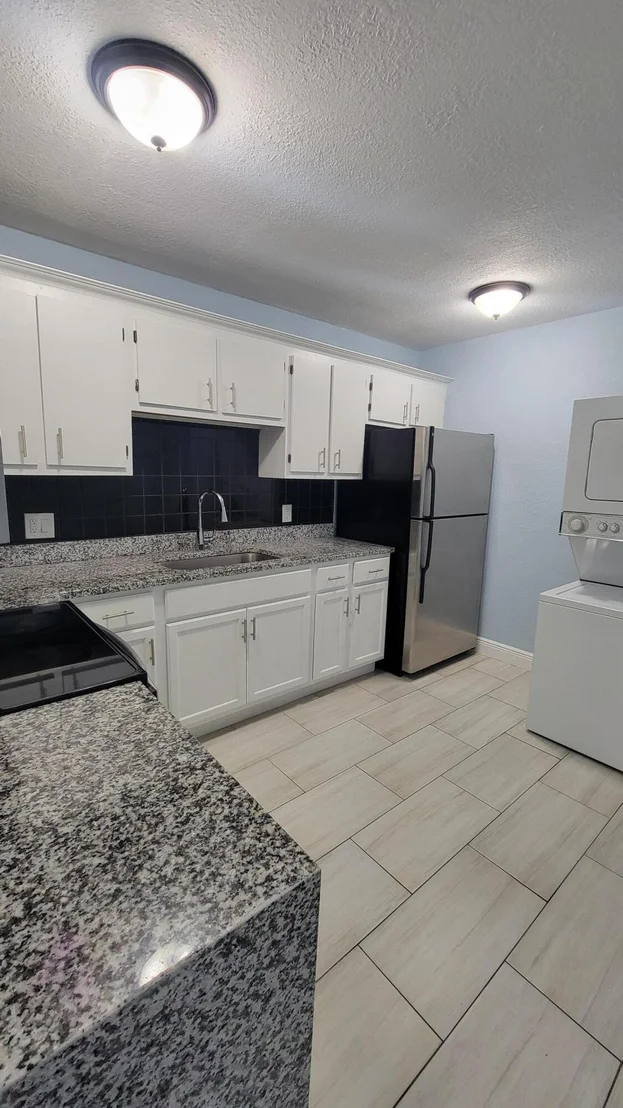Photo of 1096 Manor Drive