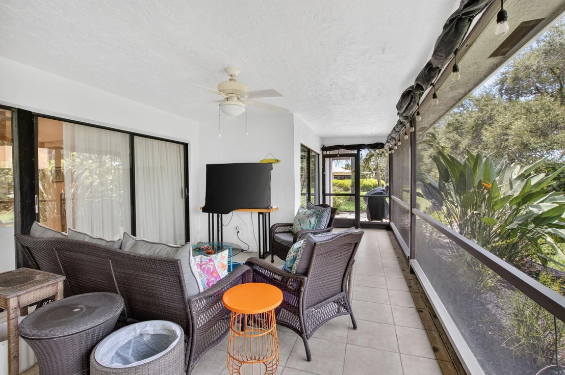 Photo of 6928 Villas Drive W