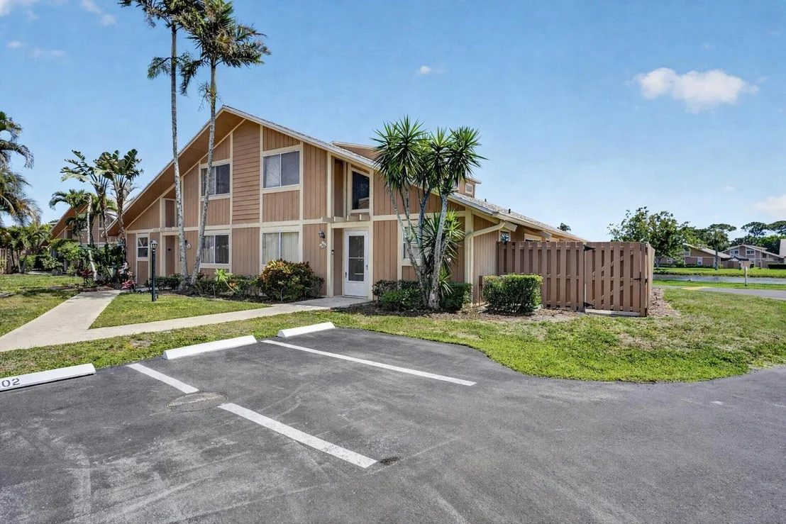 Photo of 102 Maplecrest Circle