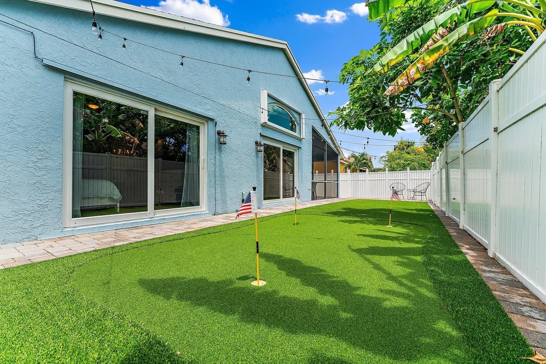 Photo of 6310 Leslie Street
