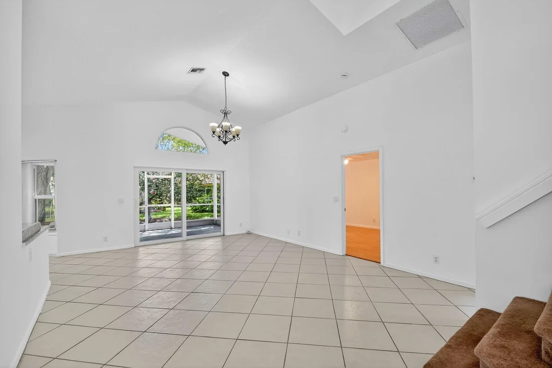 Photo of 2707 Pointe Circle
