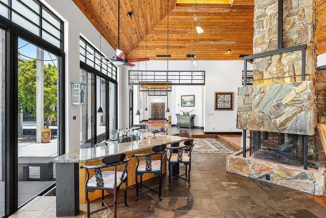 Photo of 8549 SURREY Lane