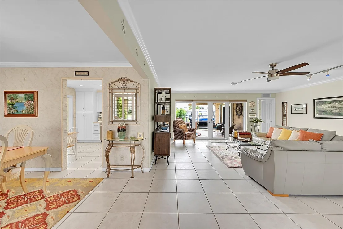 Photo of 920 SE 4th Avenue