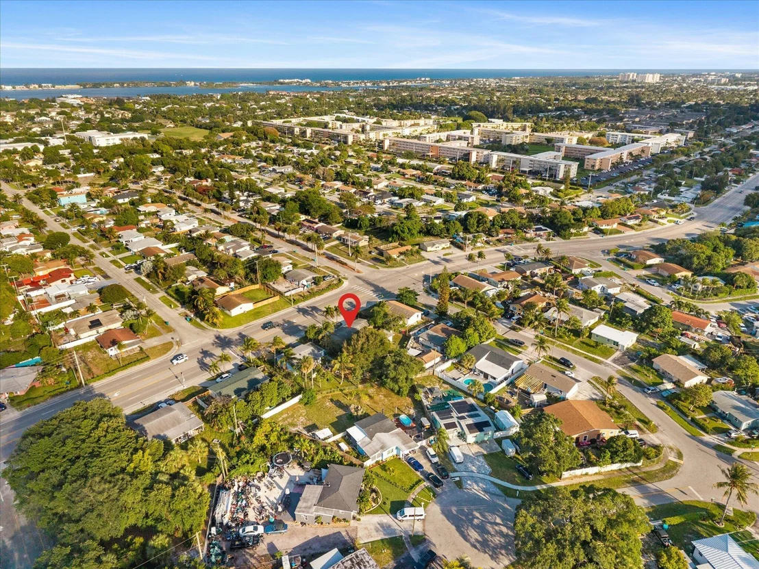 Photo of 2831 N Seacrest Boulevard