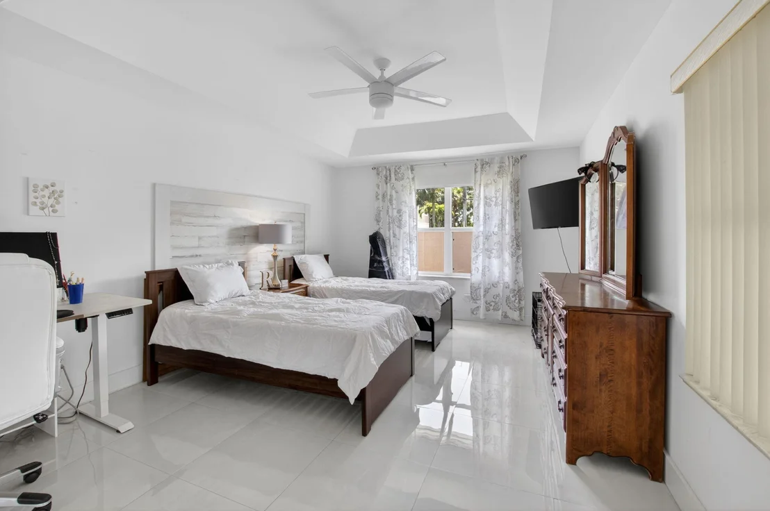 Photo of 5501 Grande Palm Circle