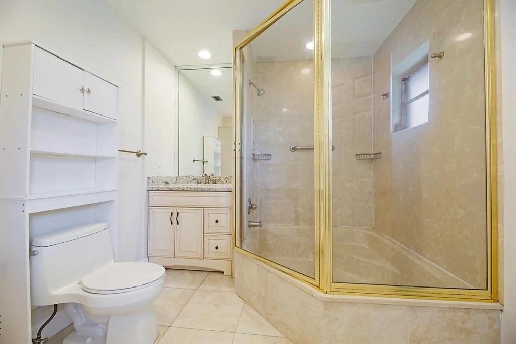 Photo of 925 Allamanda Drive