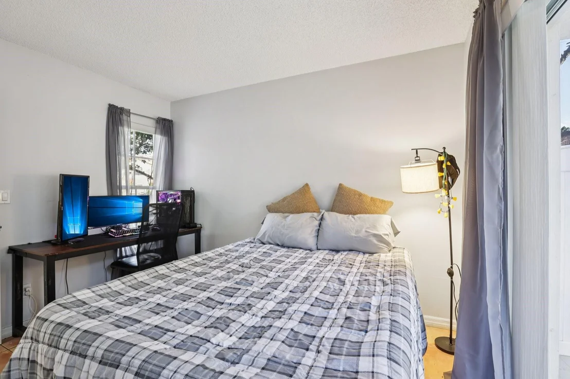Photo of 972 Azure Lane