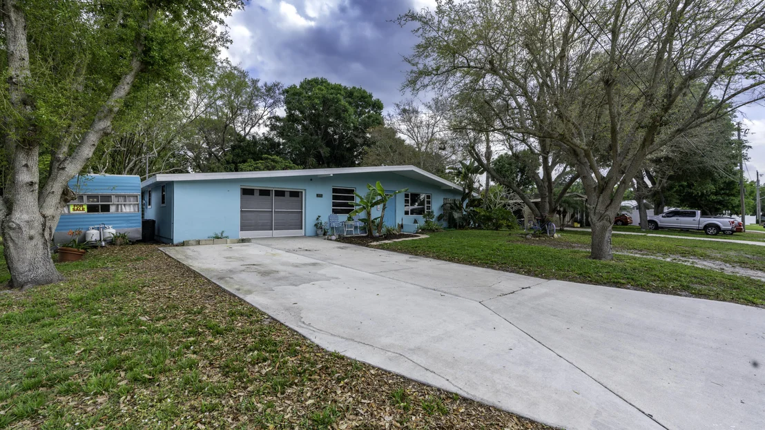 Photo of 3030 Summit Street
