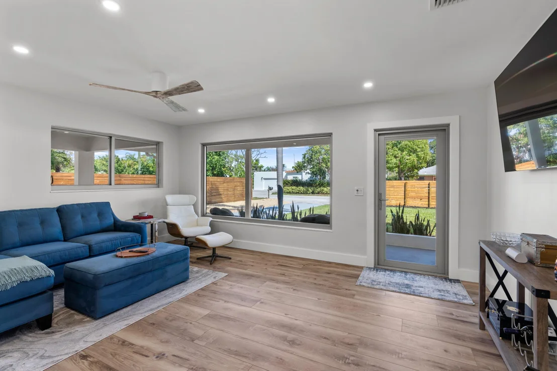 Photo of 918 SE 3RD Avenue