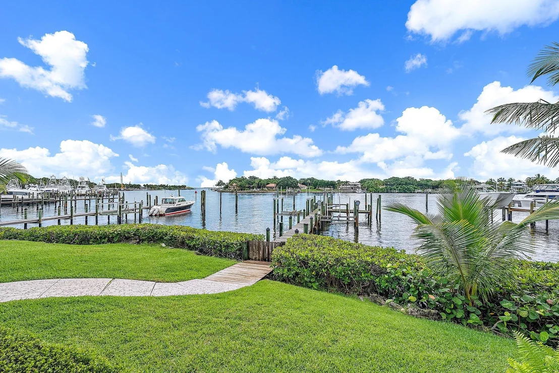 Photo of 4205 SE Centerboard Lane