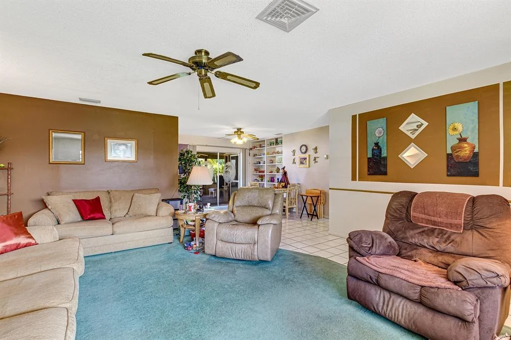 Photo of 115 W Beverly Rd
