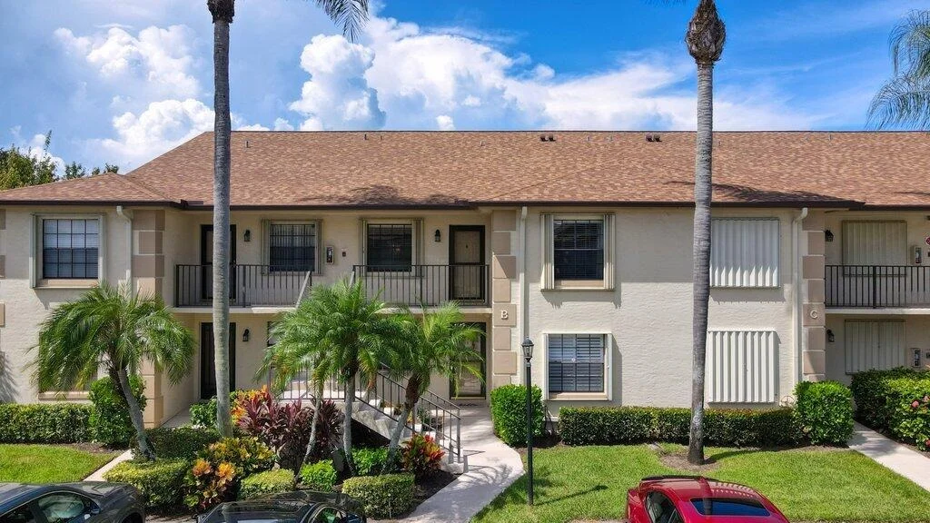 Photo of Unit B at 1402 Pinecrest Circle