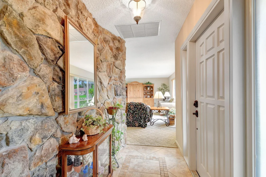 Photo of 8 W Cypress Road