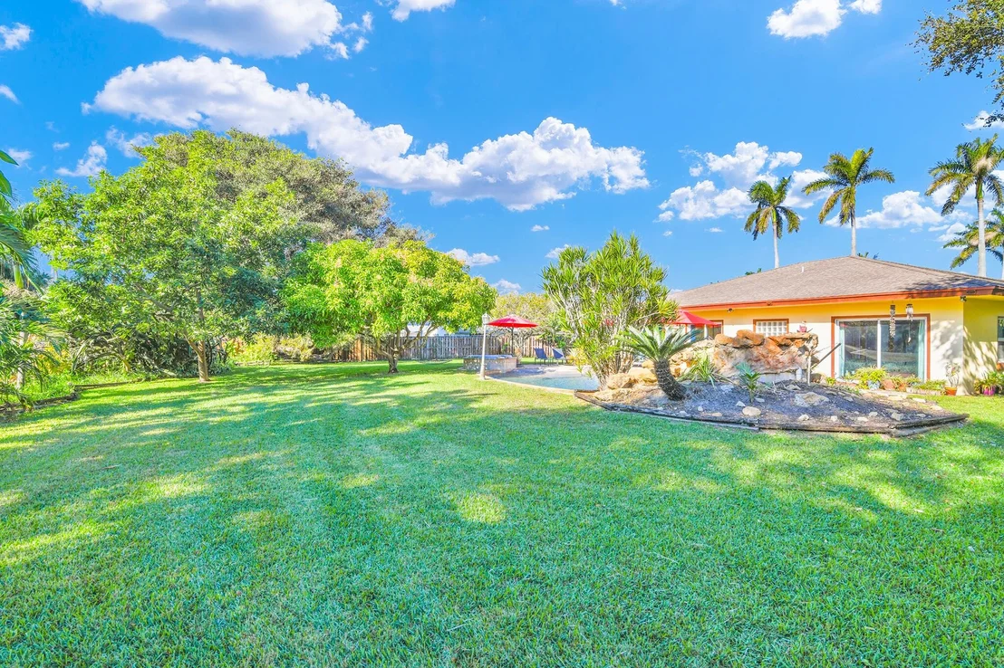 Photo of 916 Roberts Road