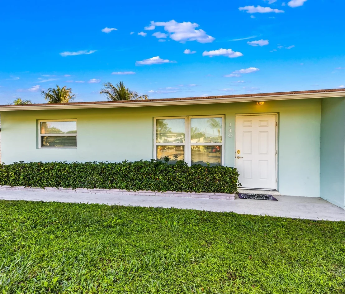 Photo of 140 SW Hideaway Place