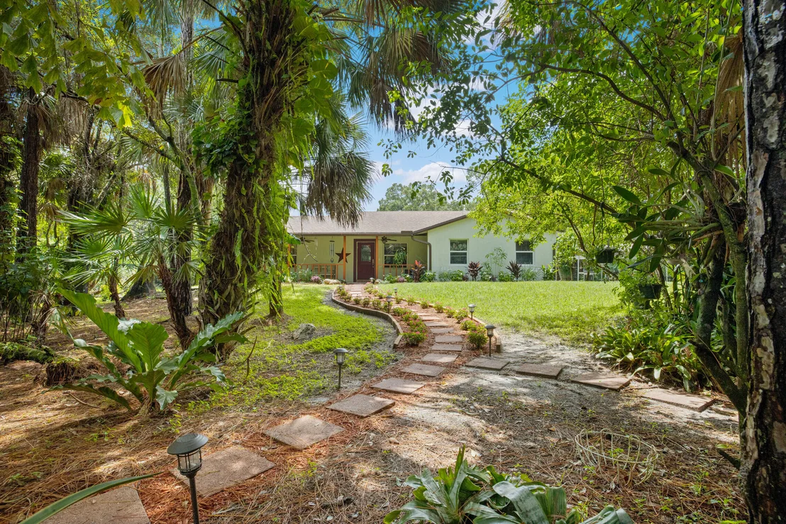 Photo of 13578 Edith Road