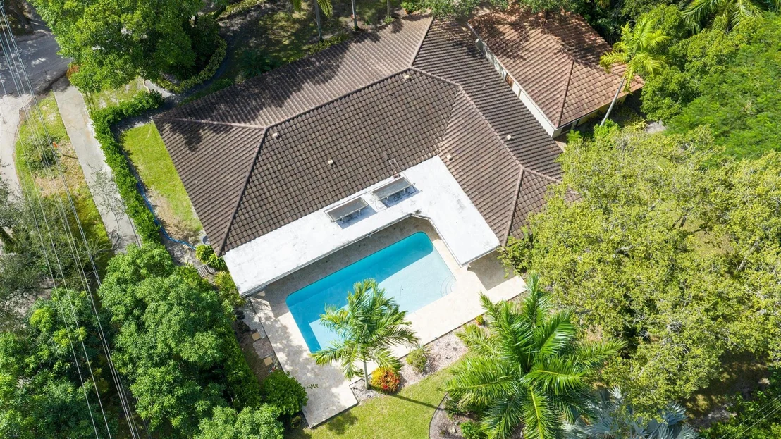 Photo of 801 Alamanda Street