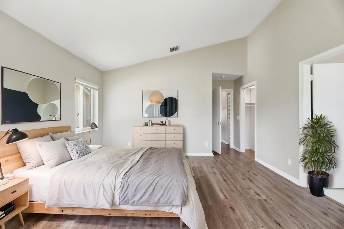 Photo of 5233 Rosen Boulevard