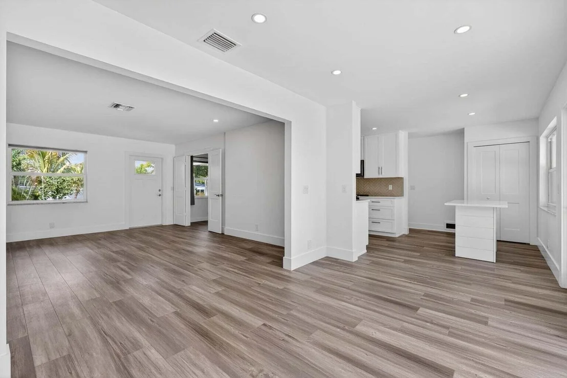 Photo of 364 VENUS Avenue