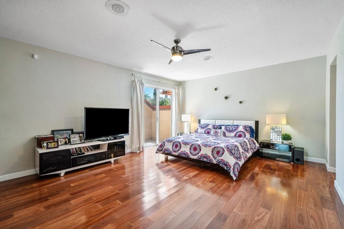 Photo of 648 Riviera Drive