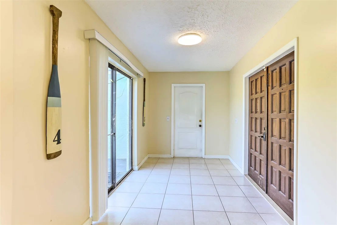 Photo of 928 Jackson Way