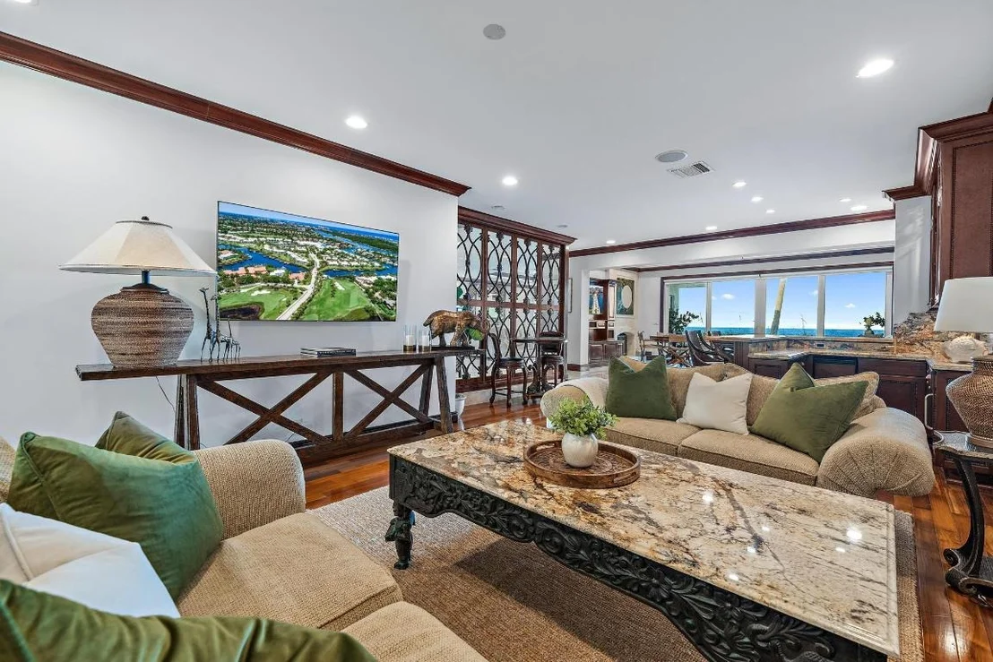 Photo of 613 S Beach Road