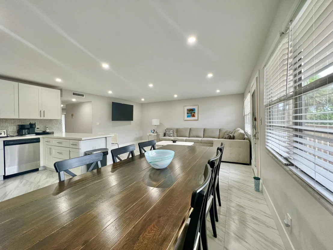Photo of Unit H2 at 1905 Bermuda Circle