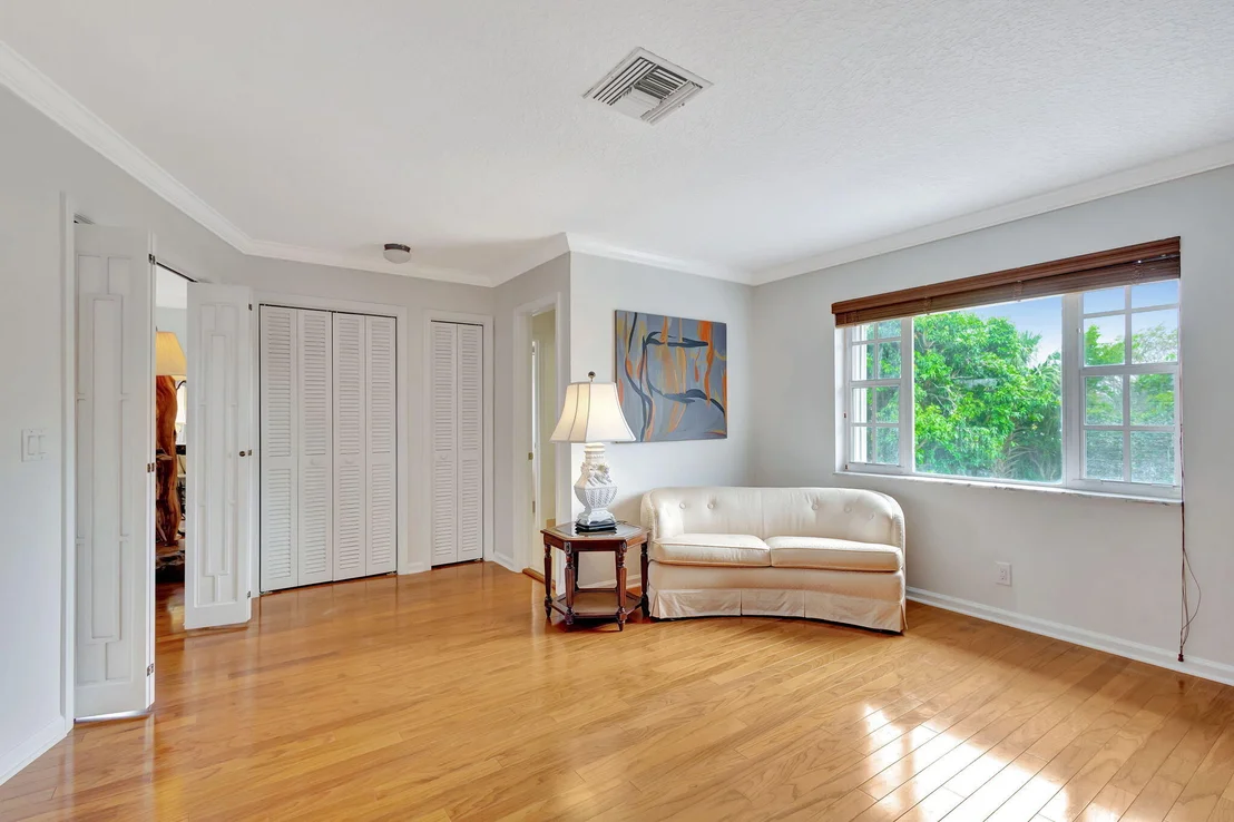 Photo of 1141 Pine Point Road